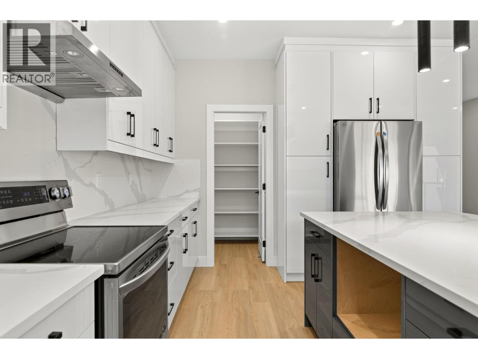1686 Harbour View Crescent - 31