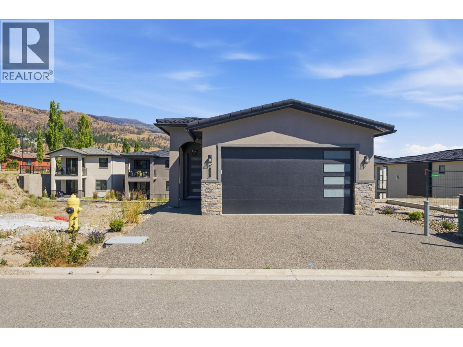 1686 Harbour View Crescent - 1