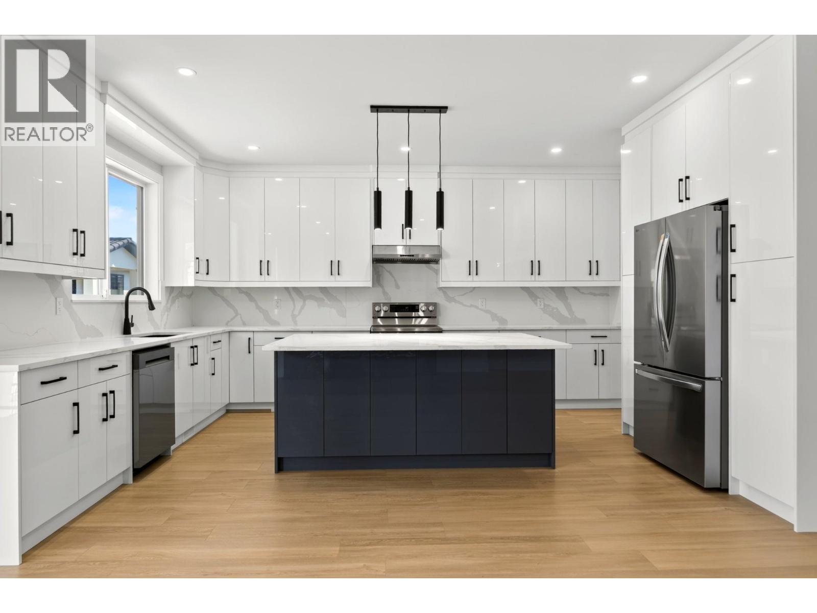 1686 Harbour View Crescent - 26