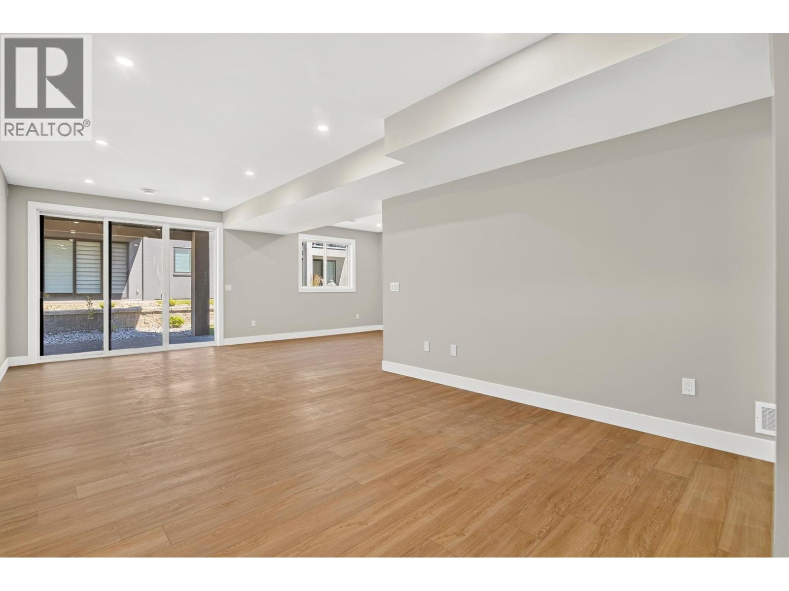 1686 Harbour View Crescent - 33