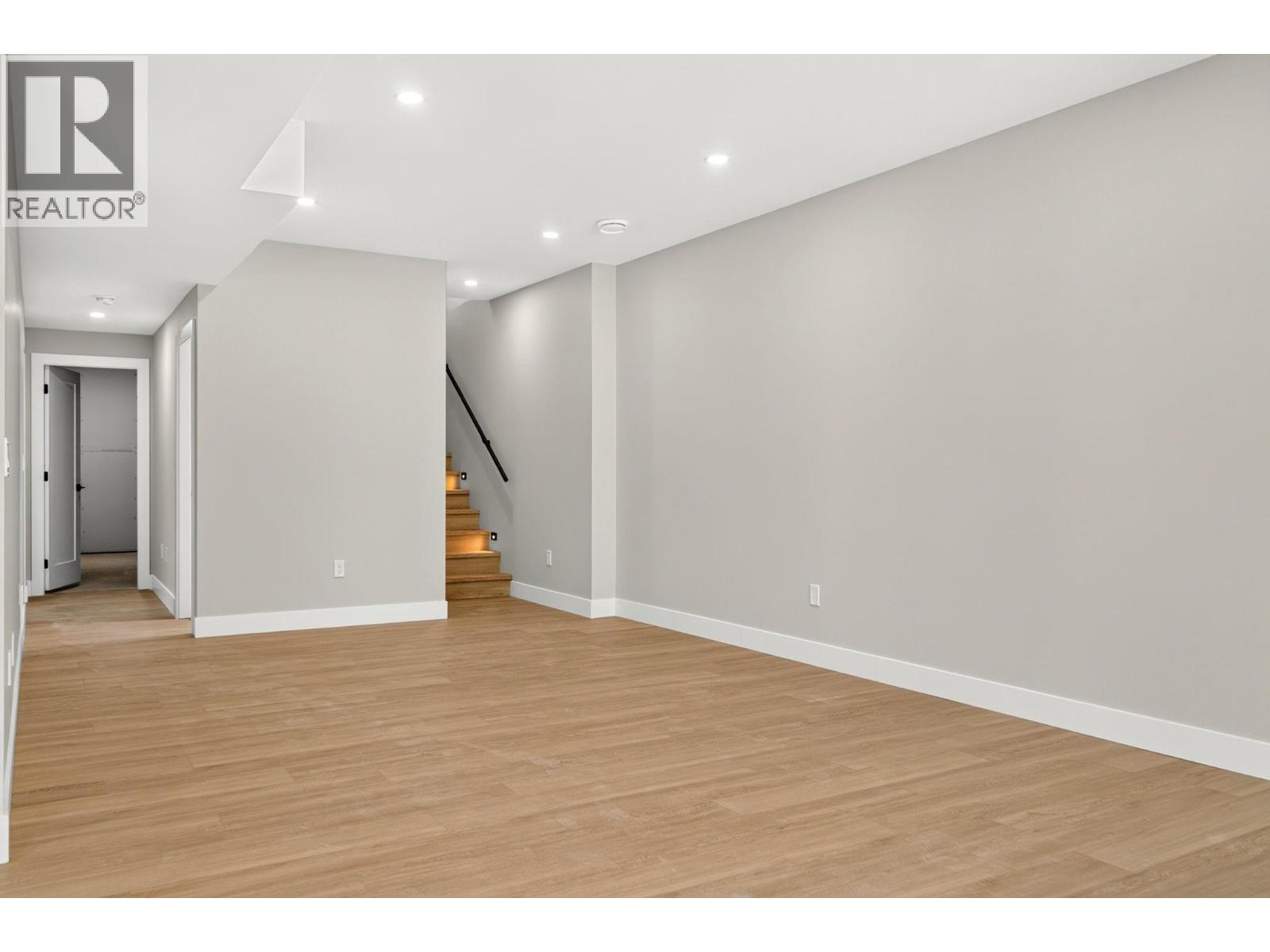 1686 Harbour View Crescent - 40