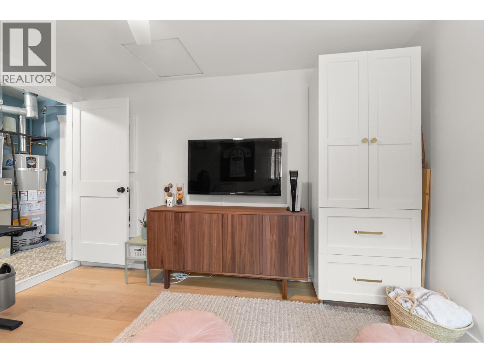4371 HERMITAGE DRIVE, Richmond
