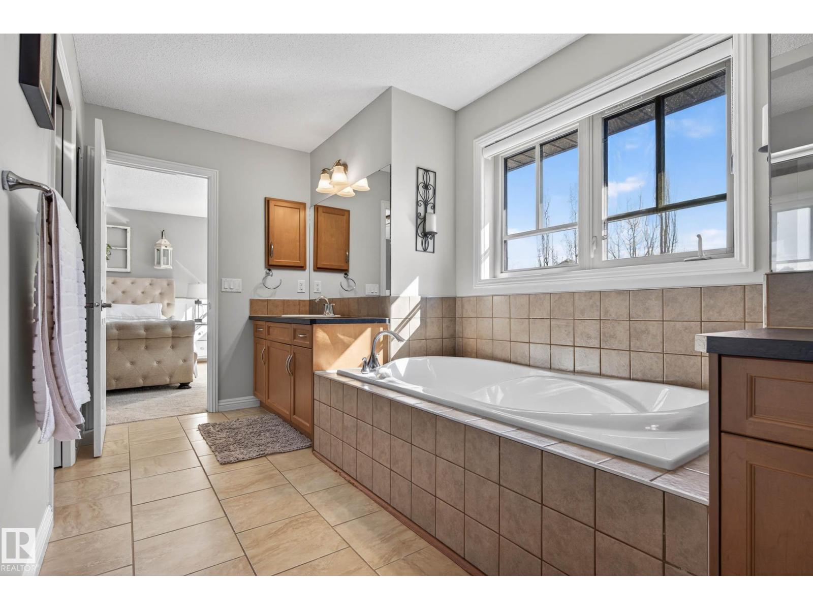1110 ARMITAGE CR SW - 30