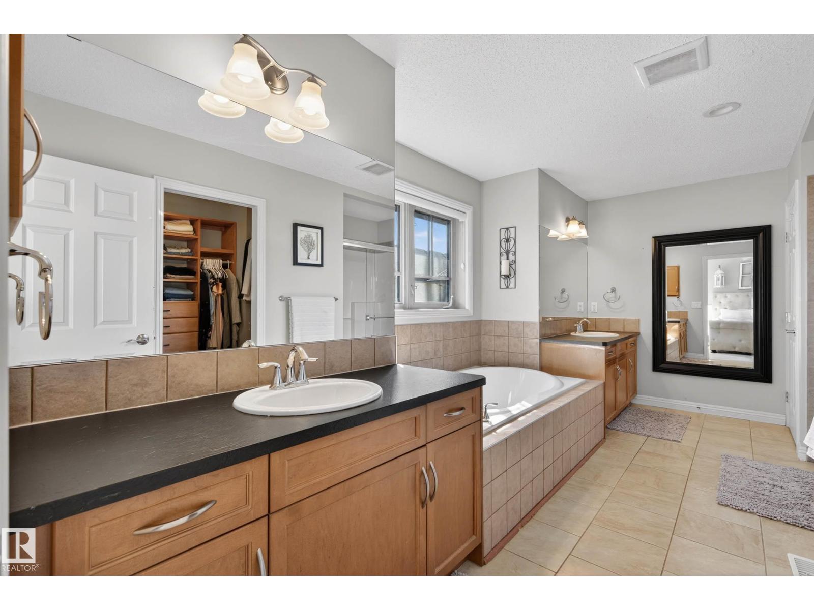 1110 ARMITAGE CR SW - 27