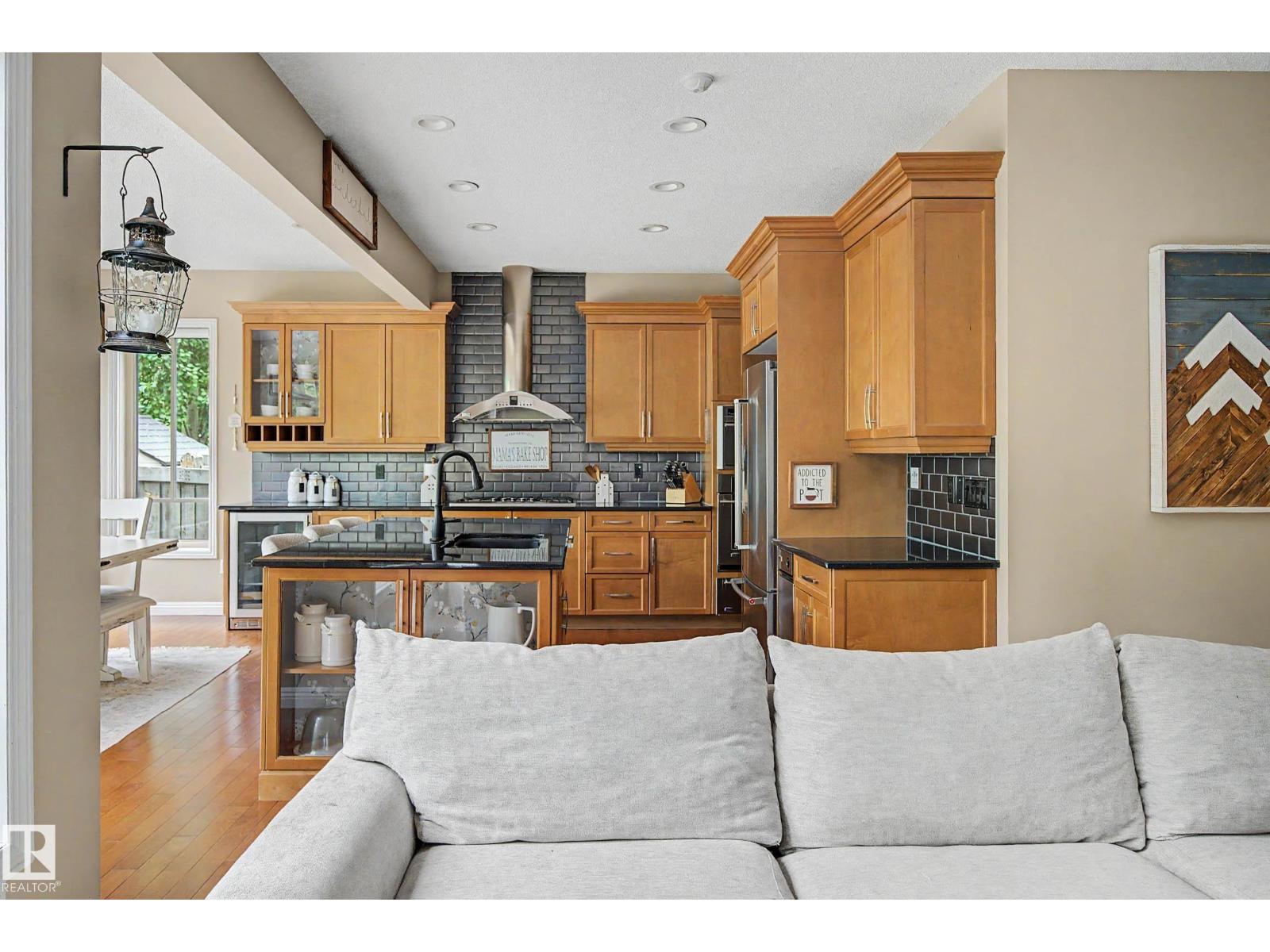 1110 ARMITAGE CR SW - 10