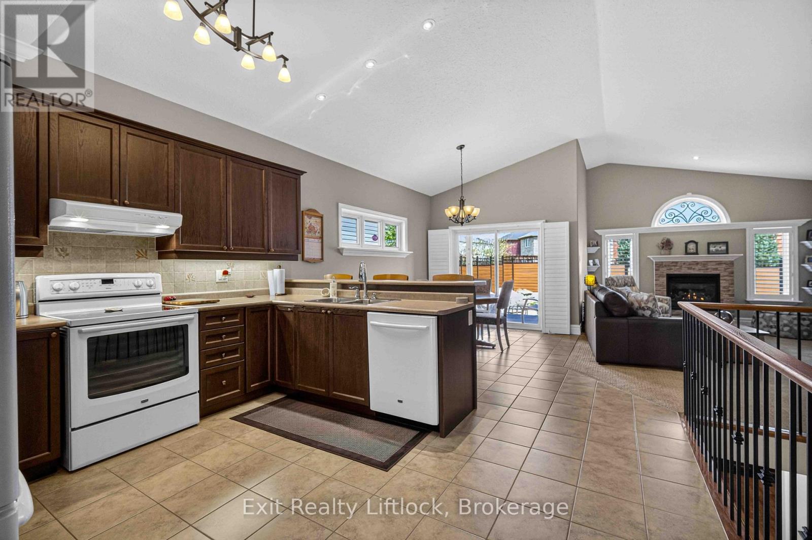 640 HERITAGE TRAIL - 11