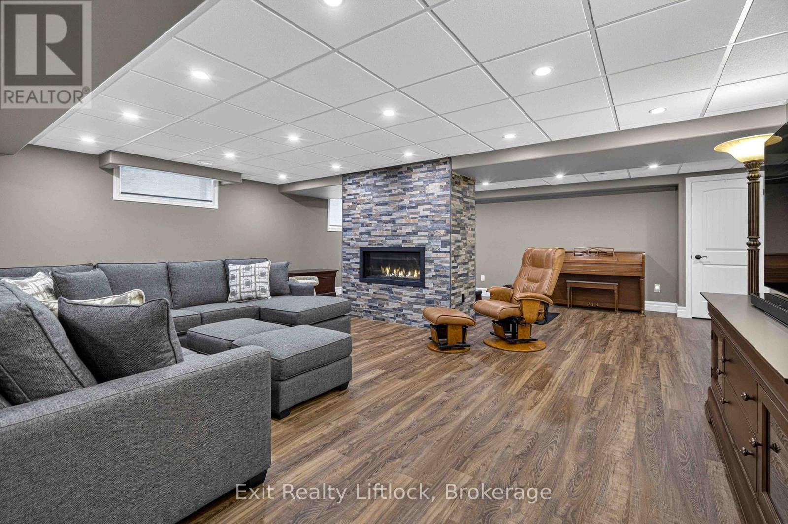 640 HERITAGE TRAIL - 26