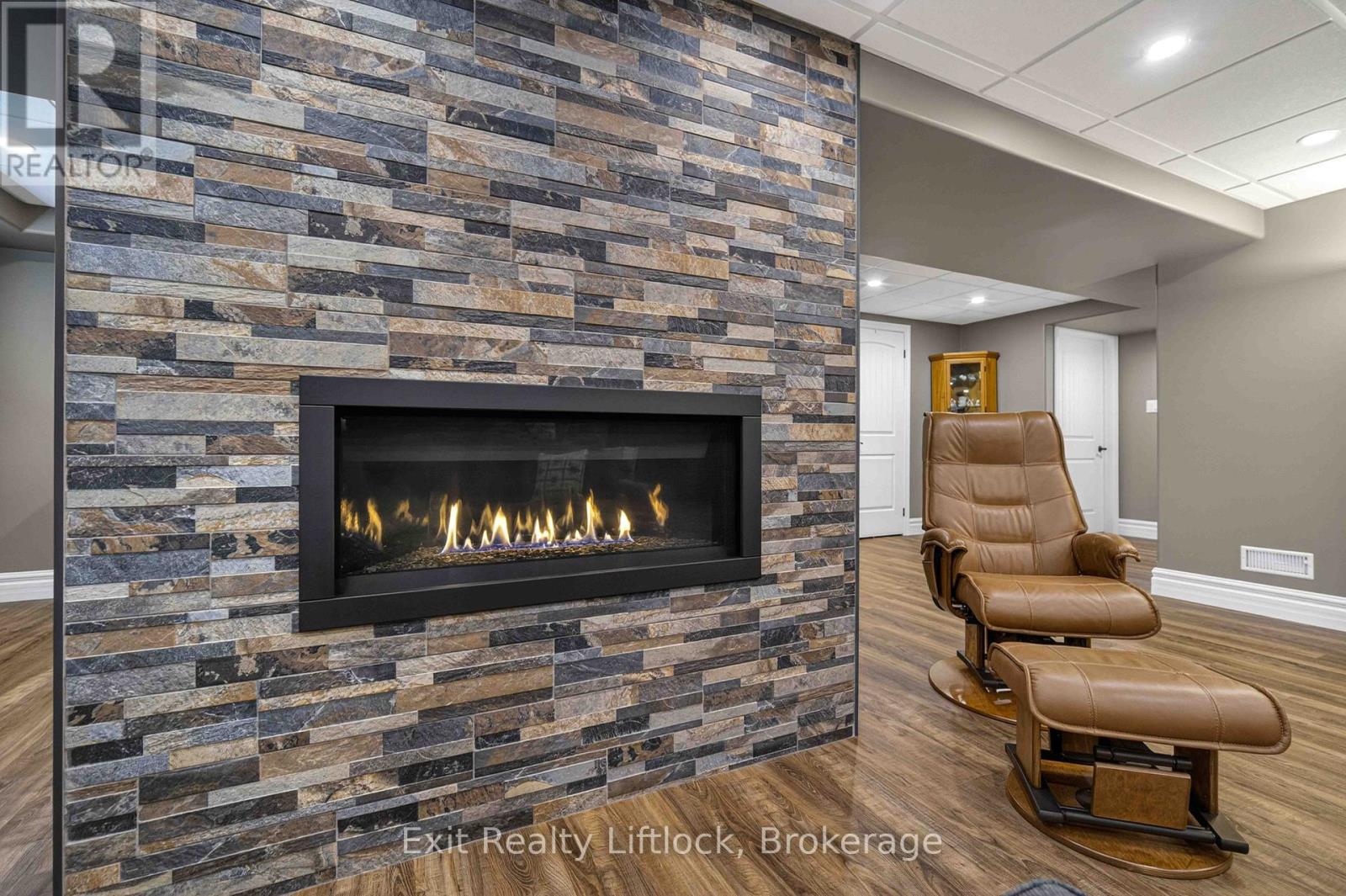 640 HERITAGE TRAIL - 27