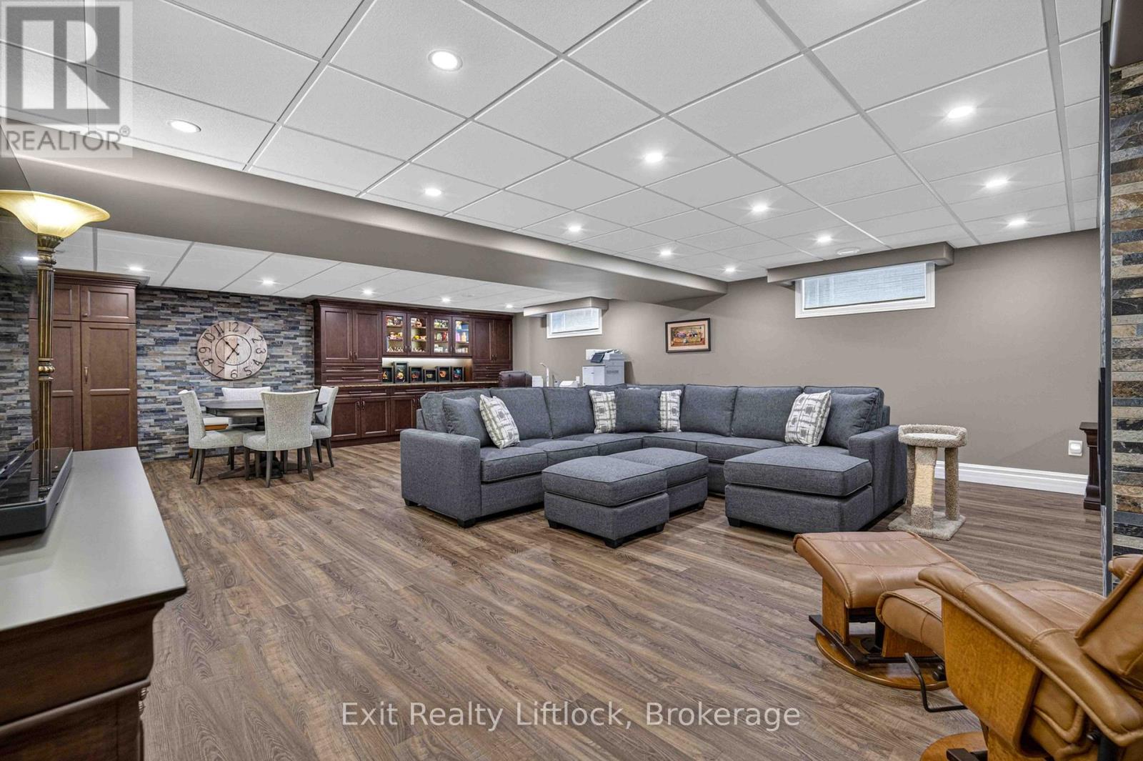 640 HERITAGE TRAIL - 28