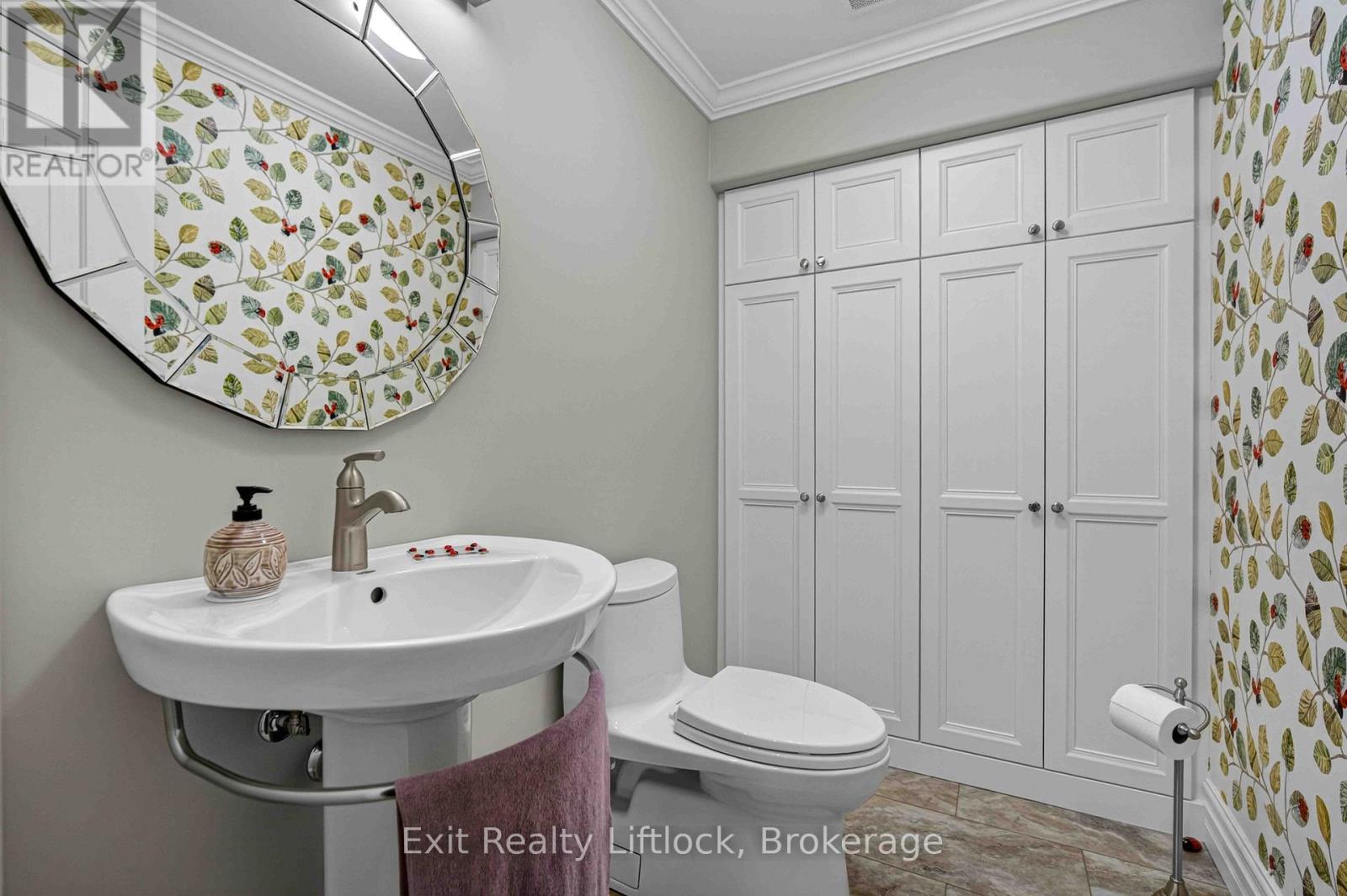 640 HERITAGE TRAIL - 32
