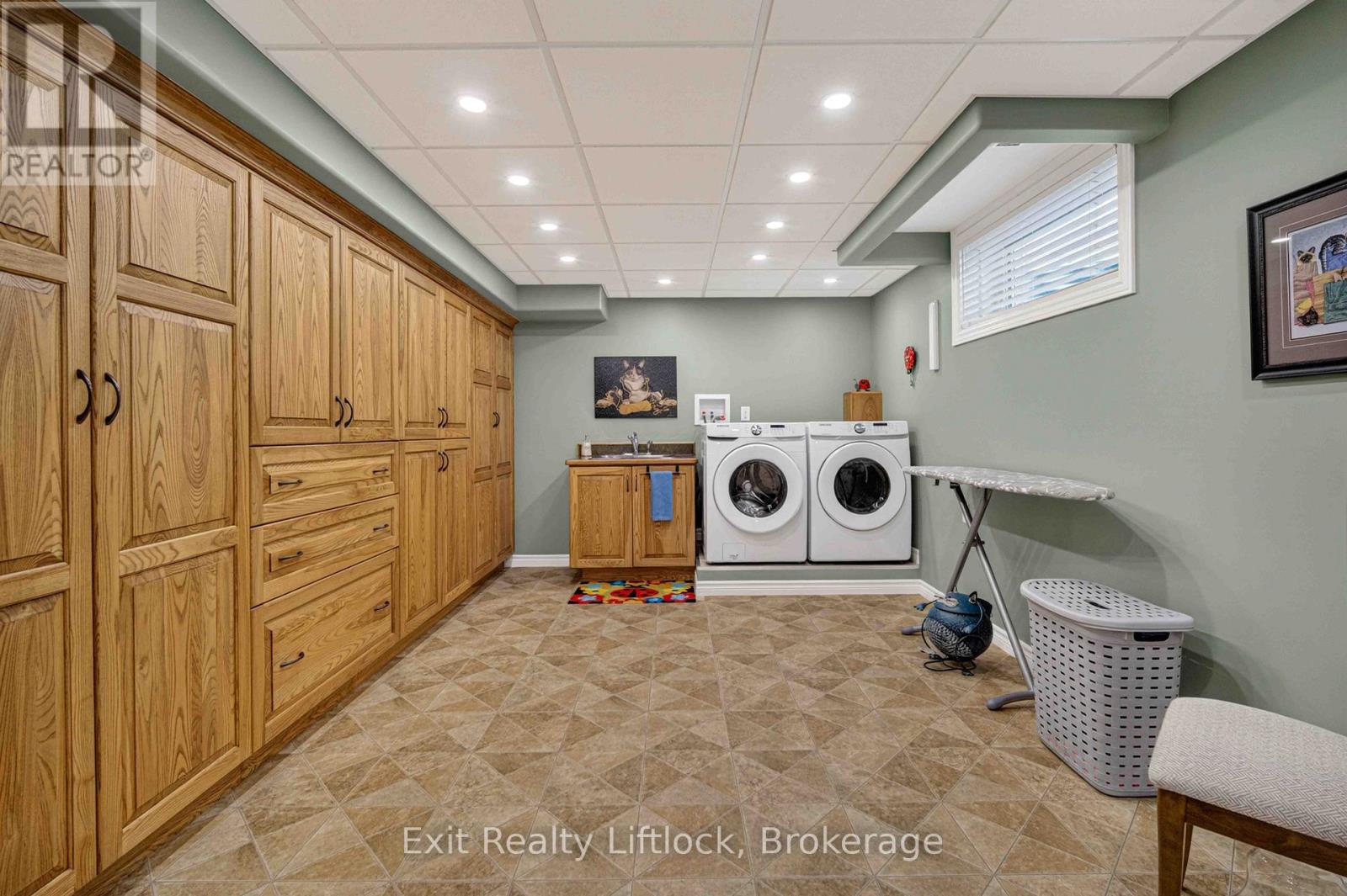 640 HERITAGE TRAIL - 34