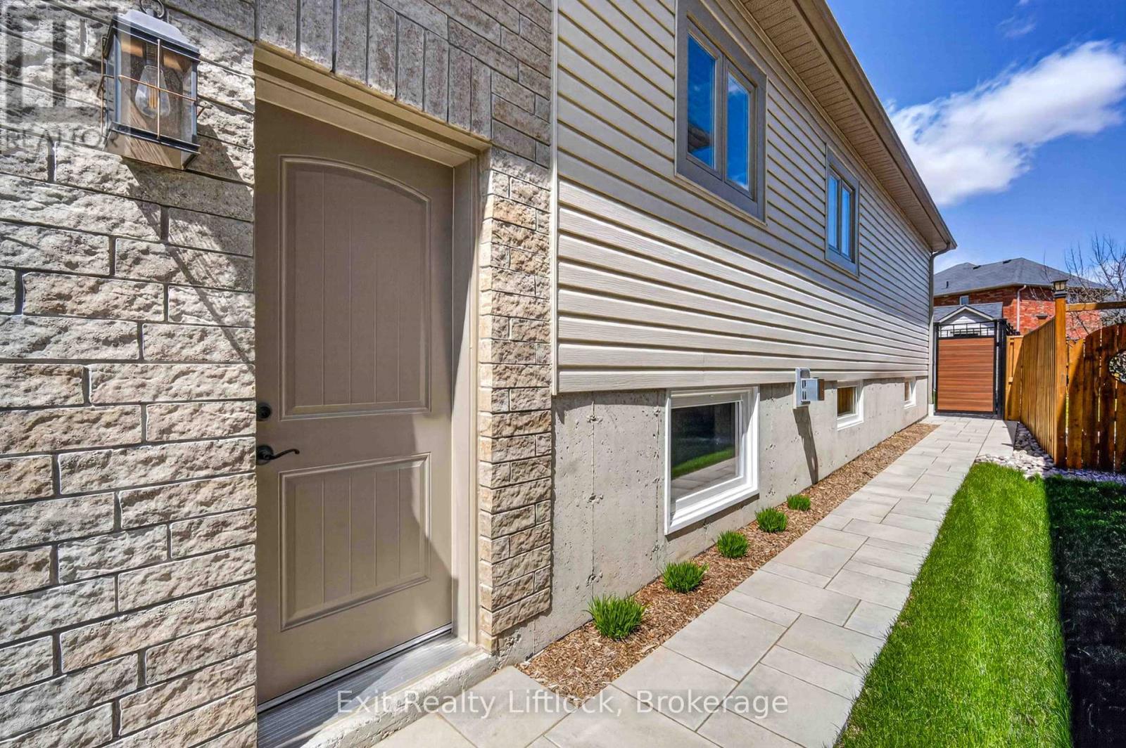 640 HERITAGE TRAIL - 46