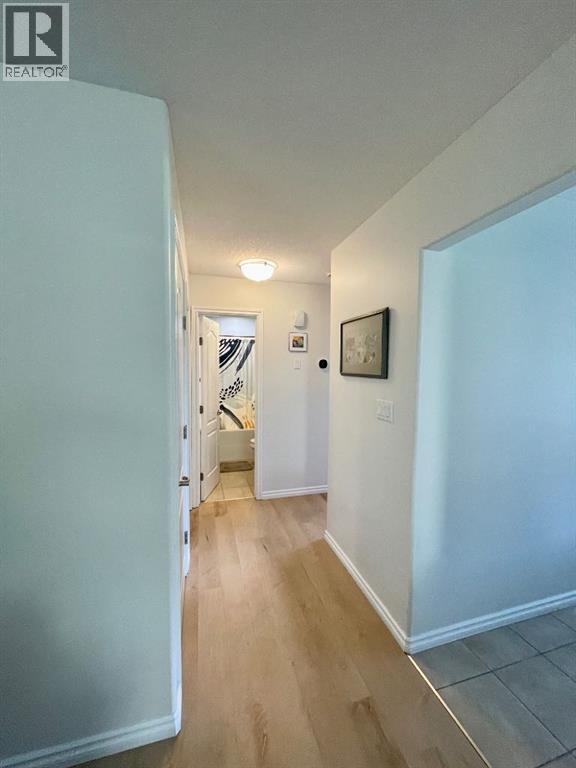 #6  4024 18 Avenue — photo 15