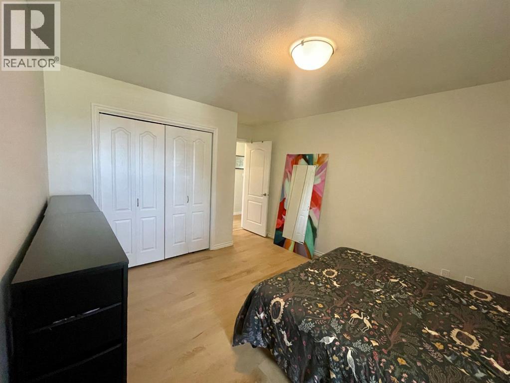 #6  4024 18 Avenue — photo 23