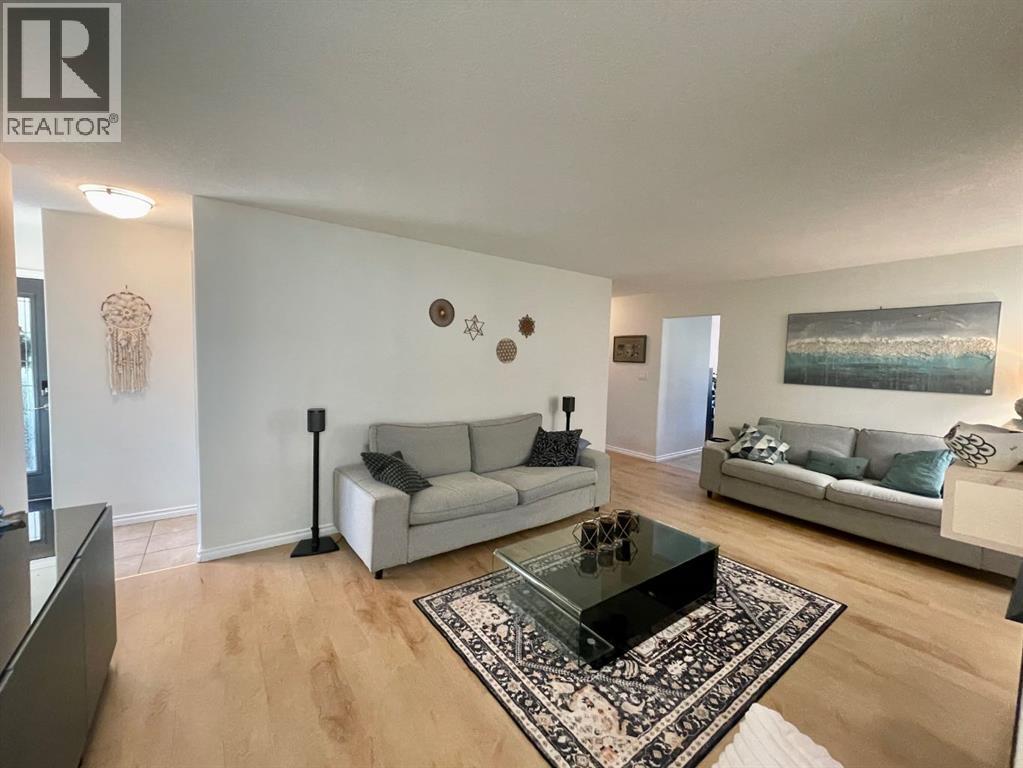 #6  4024 18 Avenue — photo 36