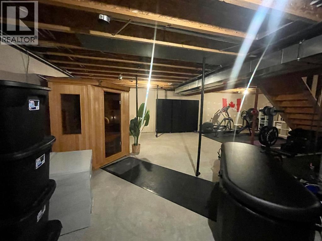 #6  4024 18 Avenue — photo 32