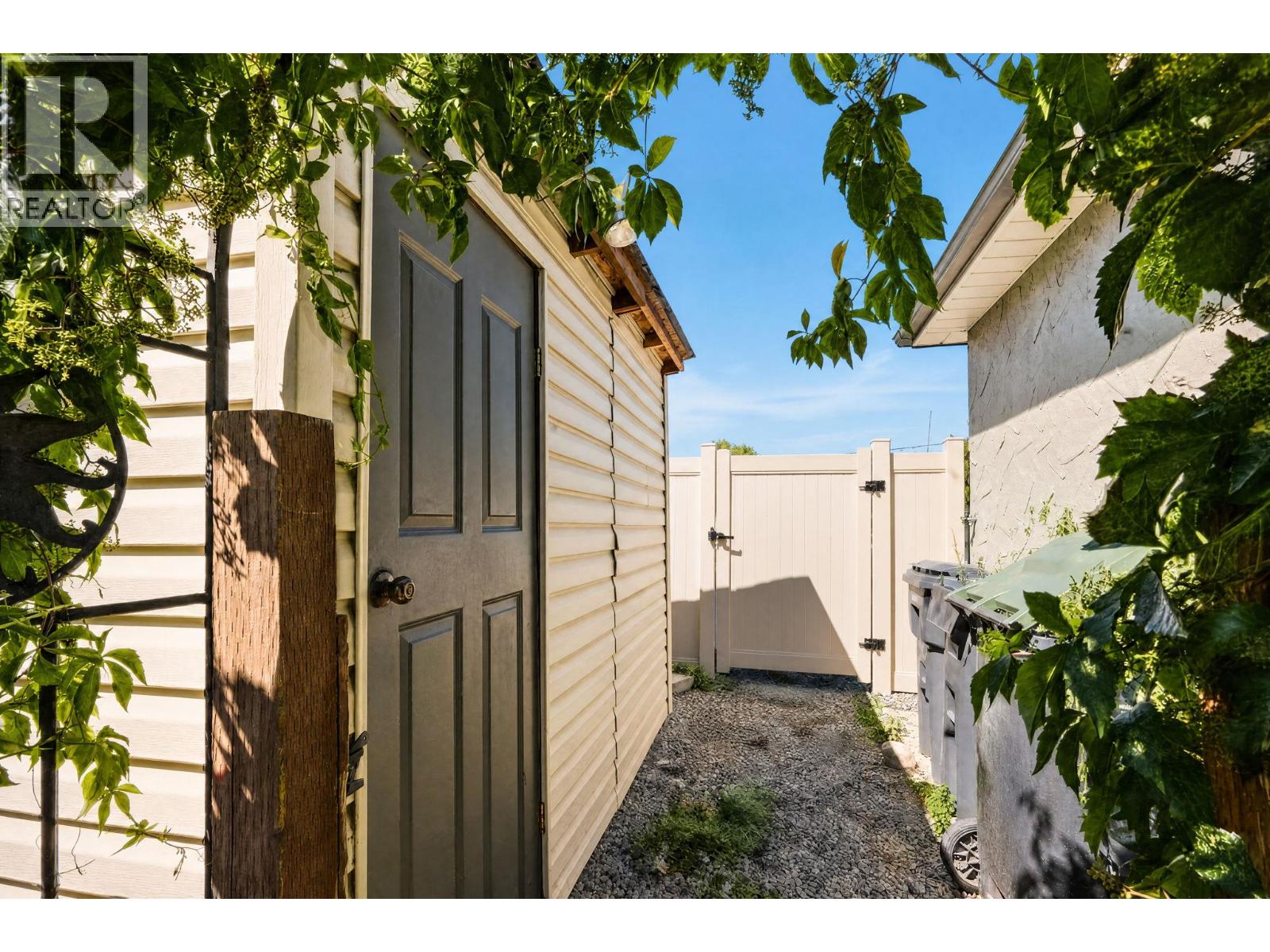 402 Truro Street - 44