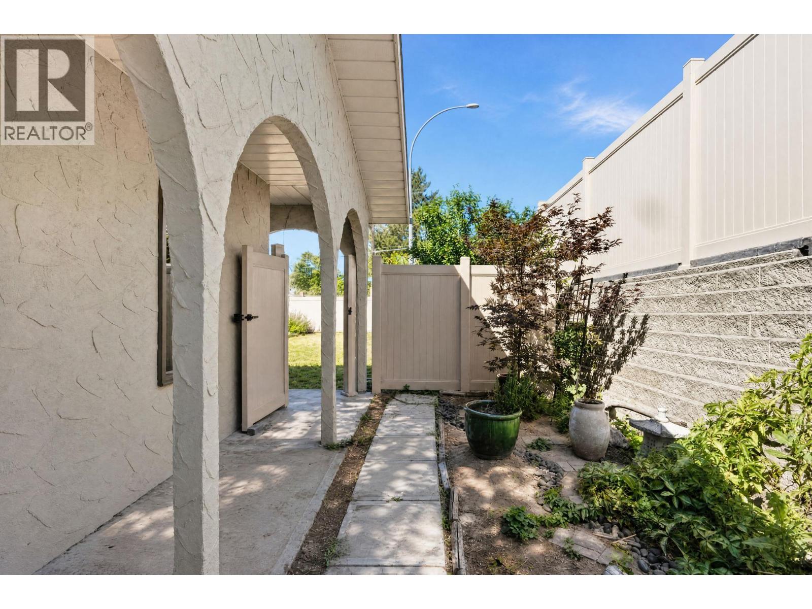 402 Truro Street - 40