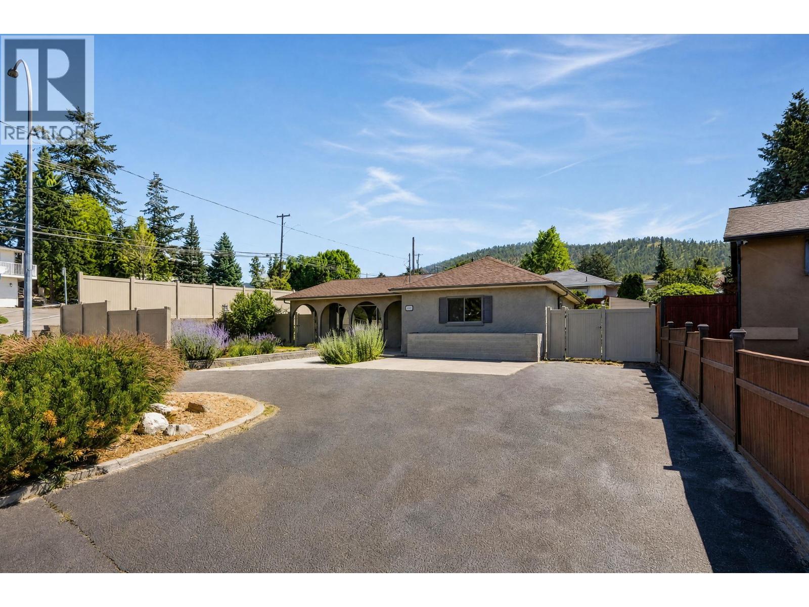 402 Truro Street - 36