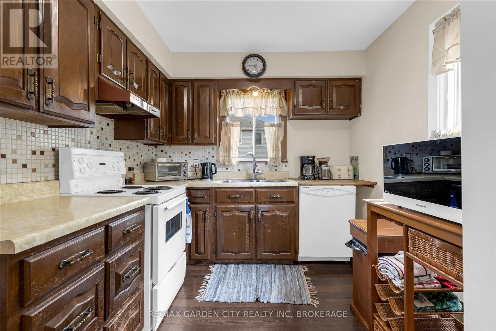 165 PINE STREET S - 11