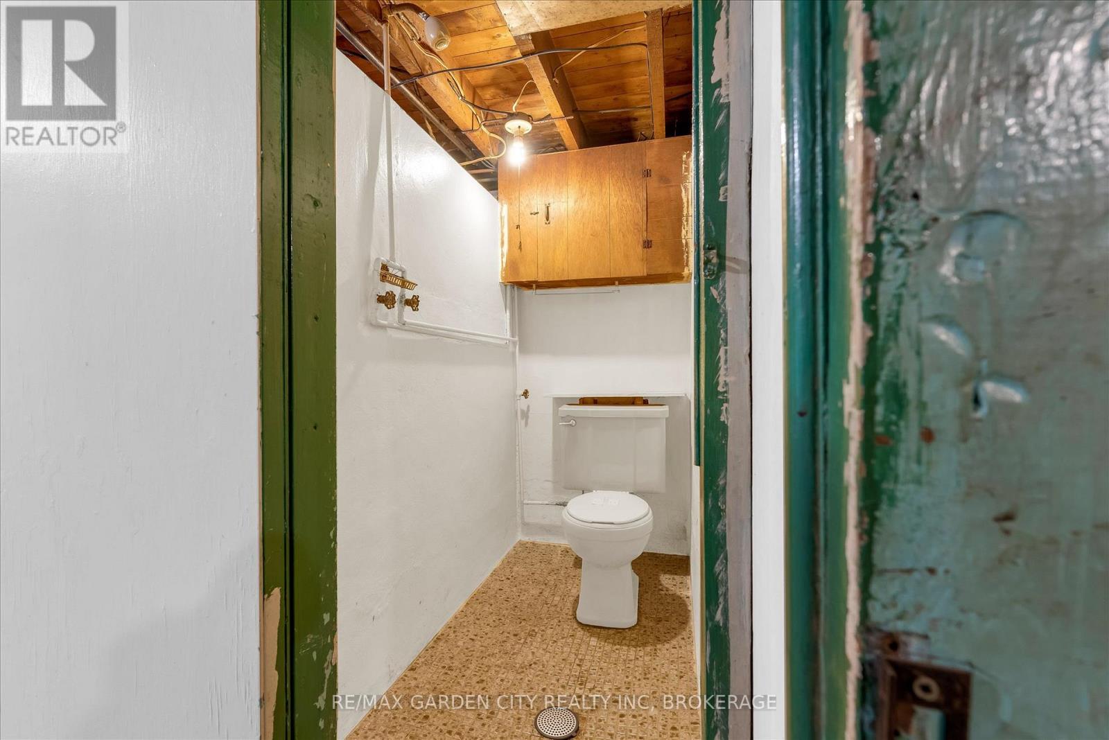 165 PINE STREET S - 16