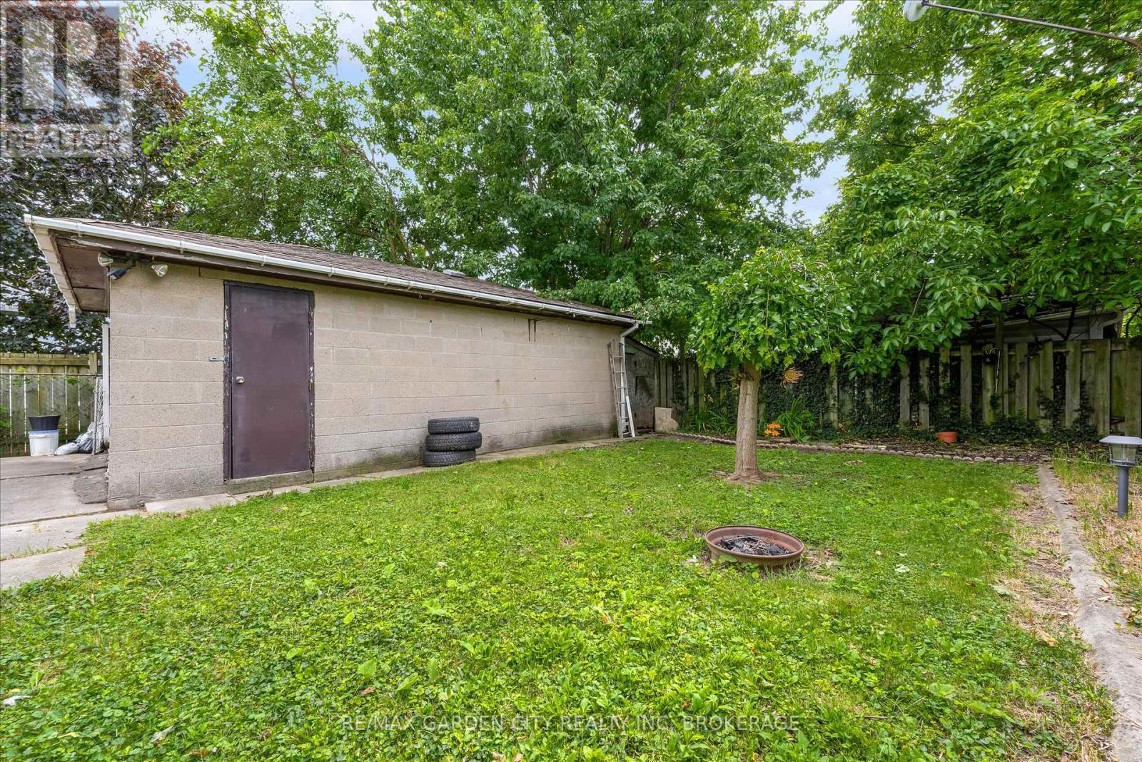 165 PINE STREET S - 20