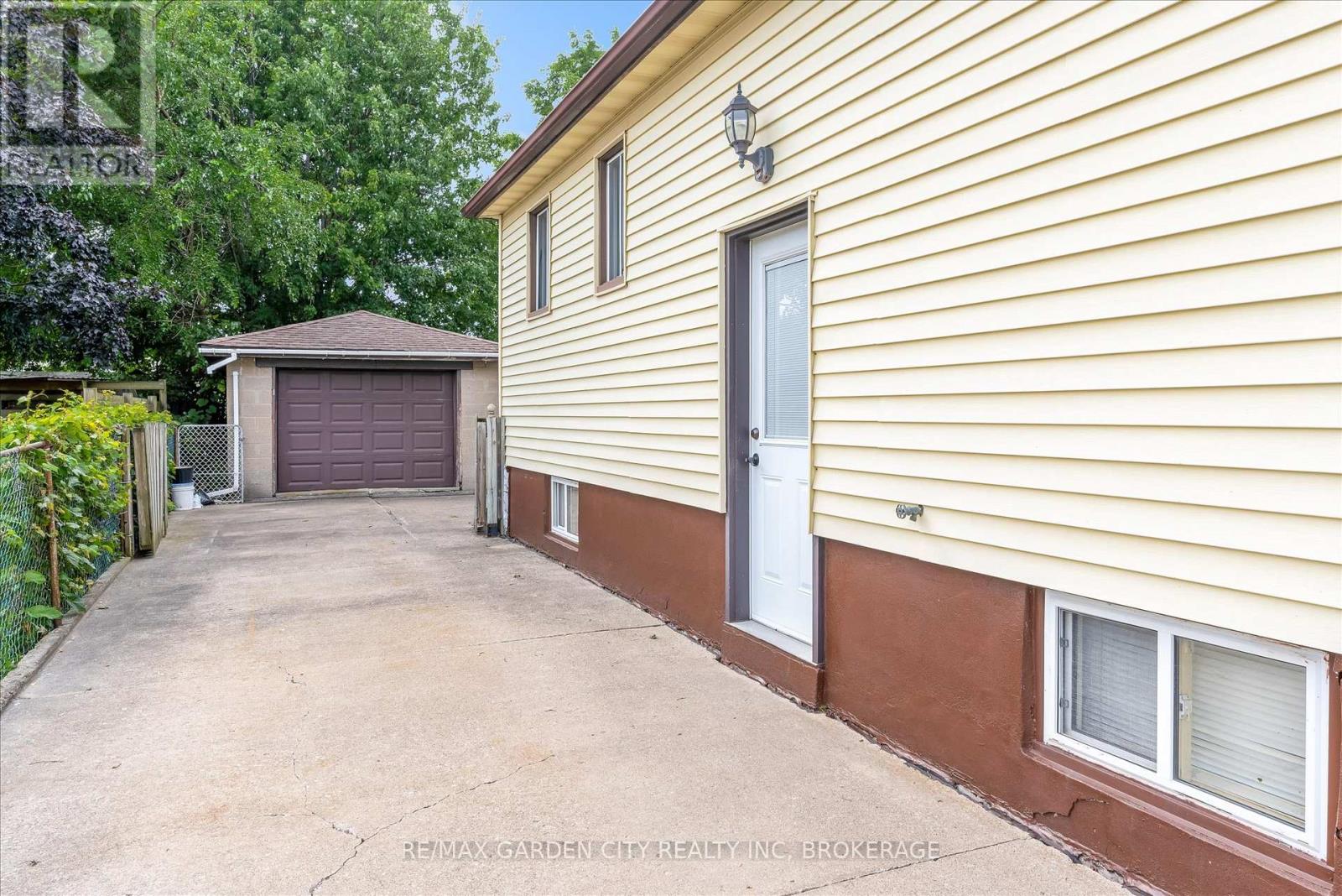 165 PINE STREET S - 3