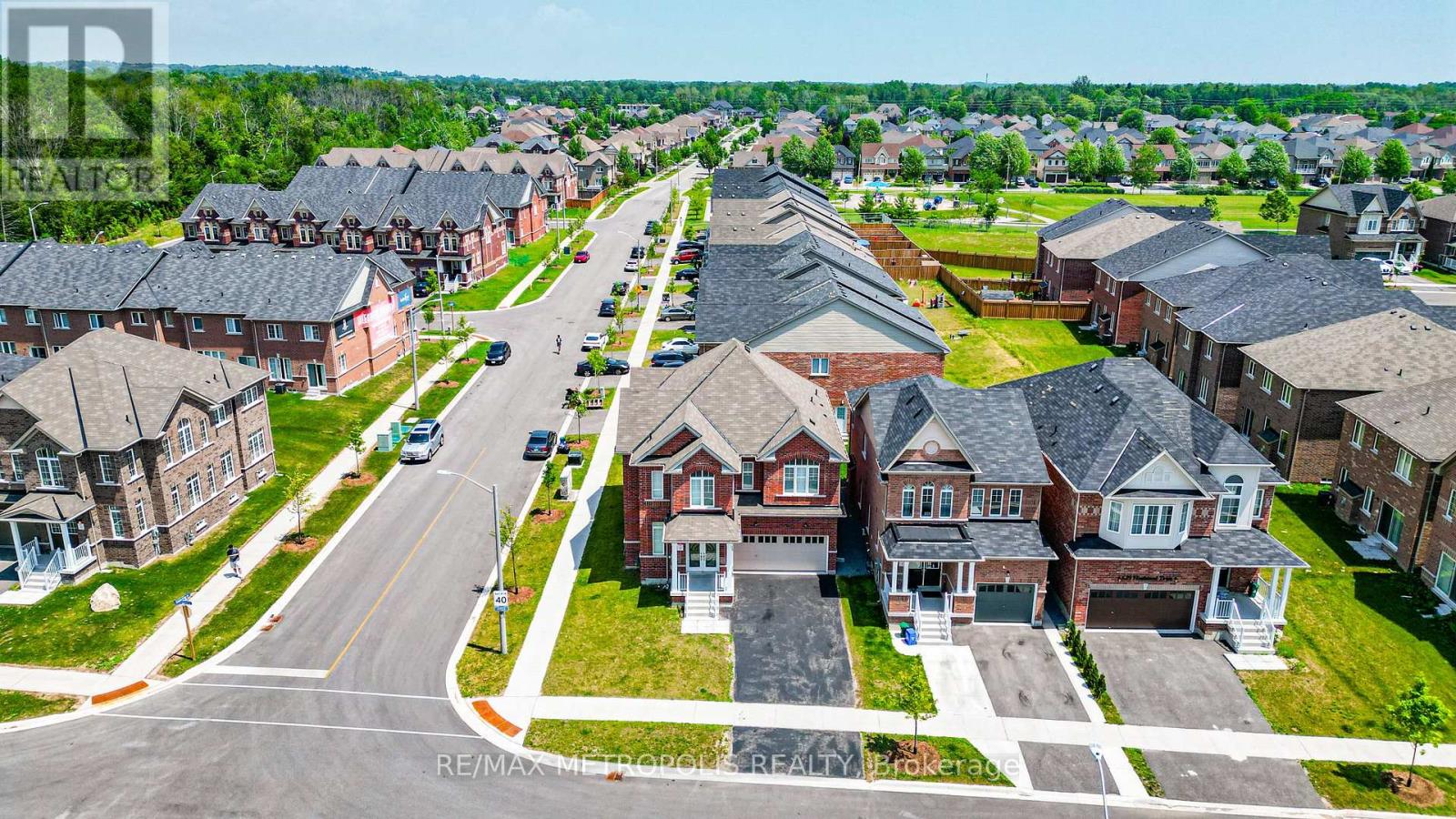 647 FLEETWOOD DRIVE - 2