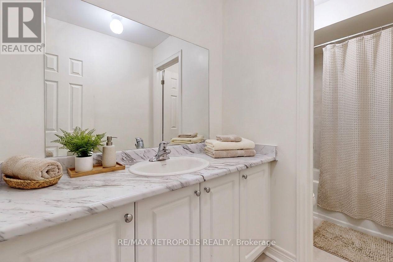647 FLEETWOOD DRIVE - 37