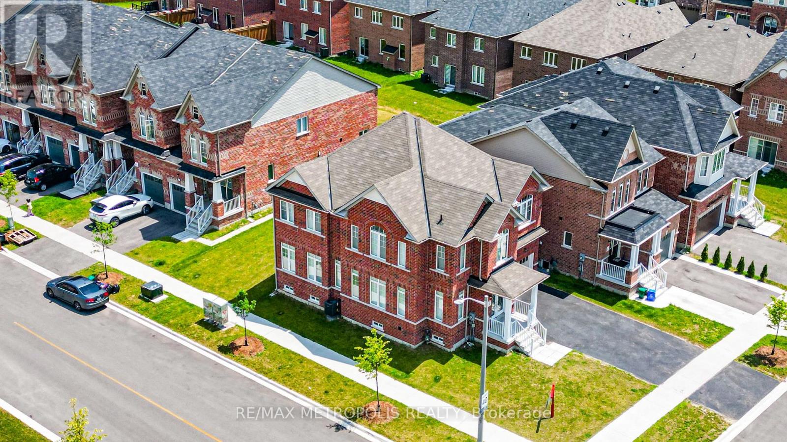647 FLEETWOOD DRIVE - 3