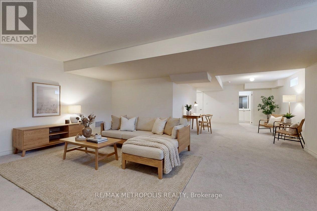 647 FLEETWOOD DRIVE - 41