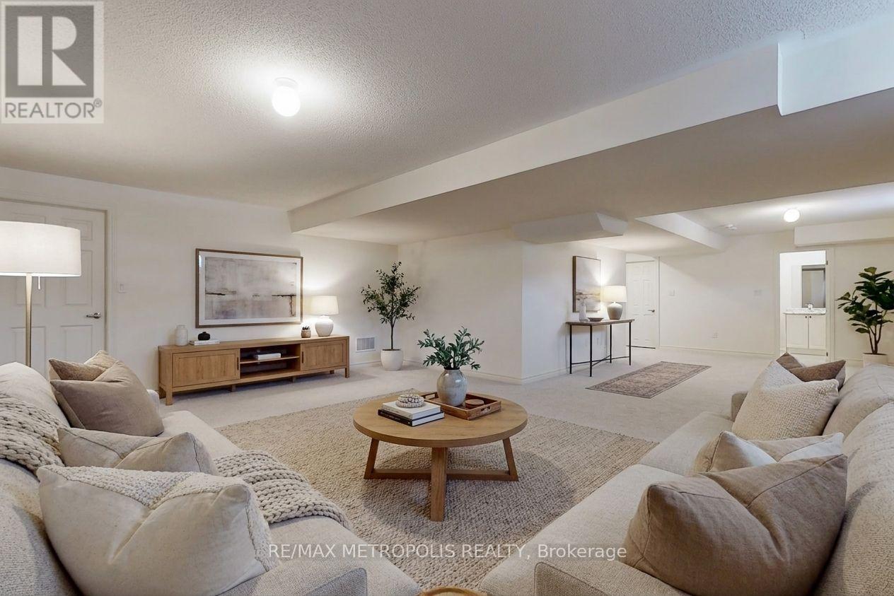 647 FLEETWOOD DRIVE - 42