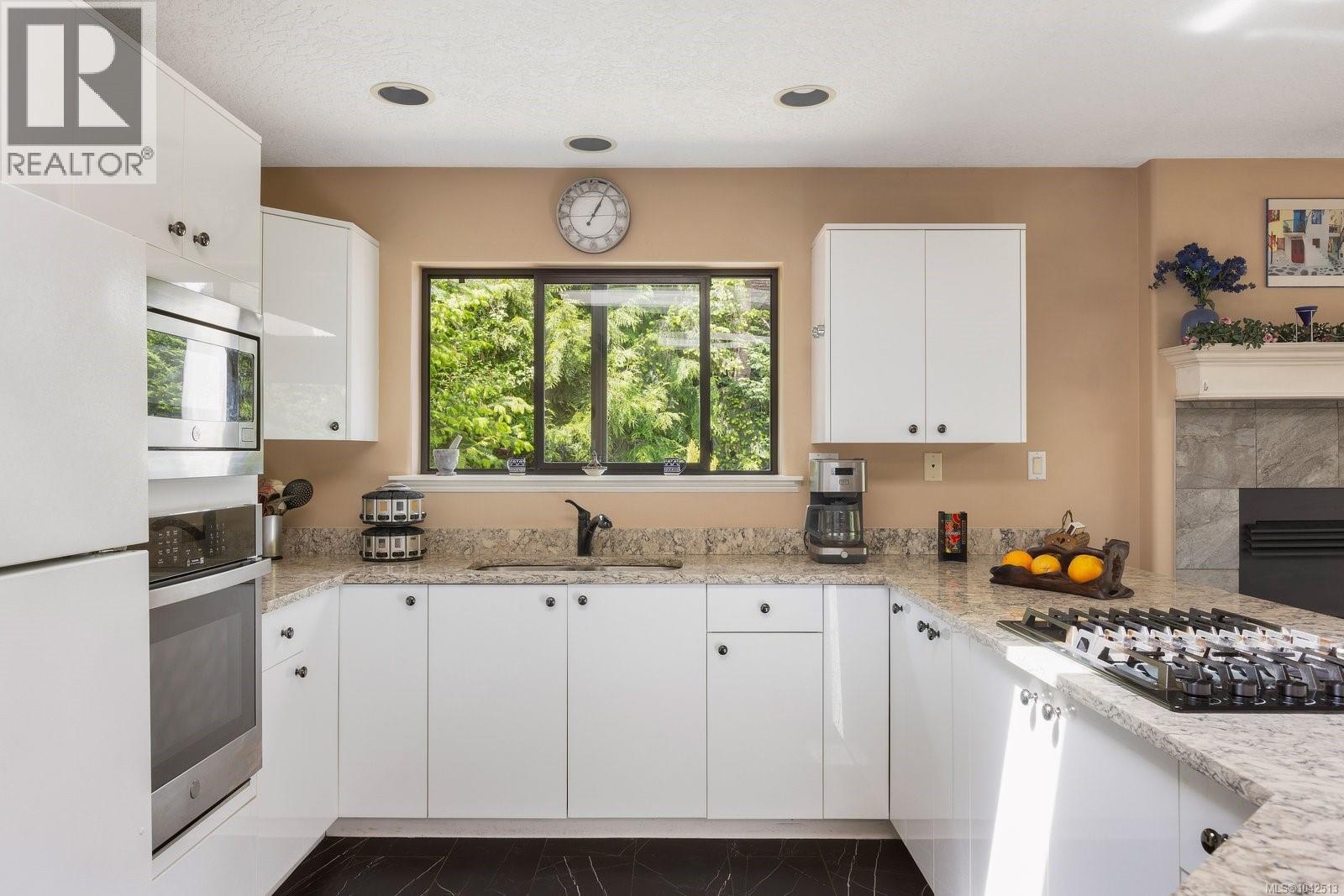 7084 Willis Point Rd - 6