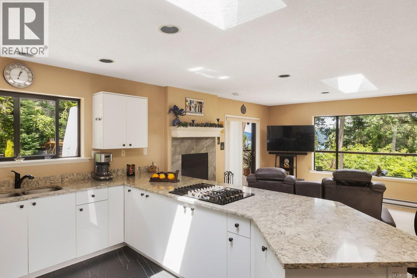 7084 Willis Point Rd - 7