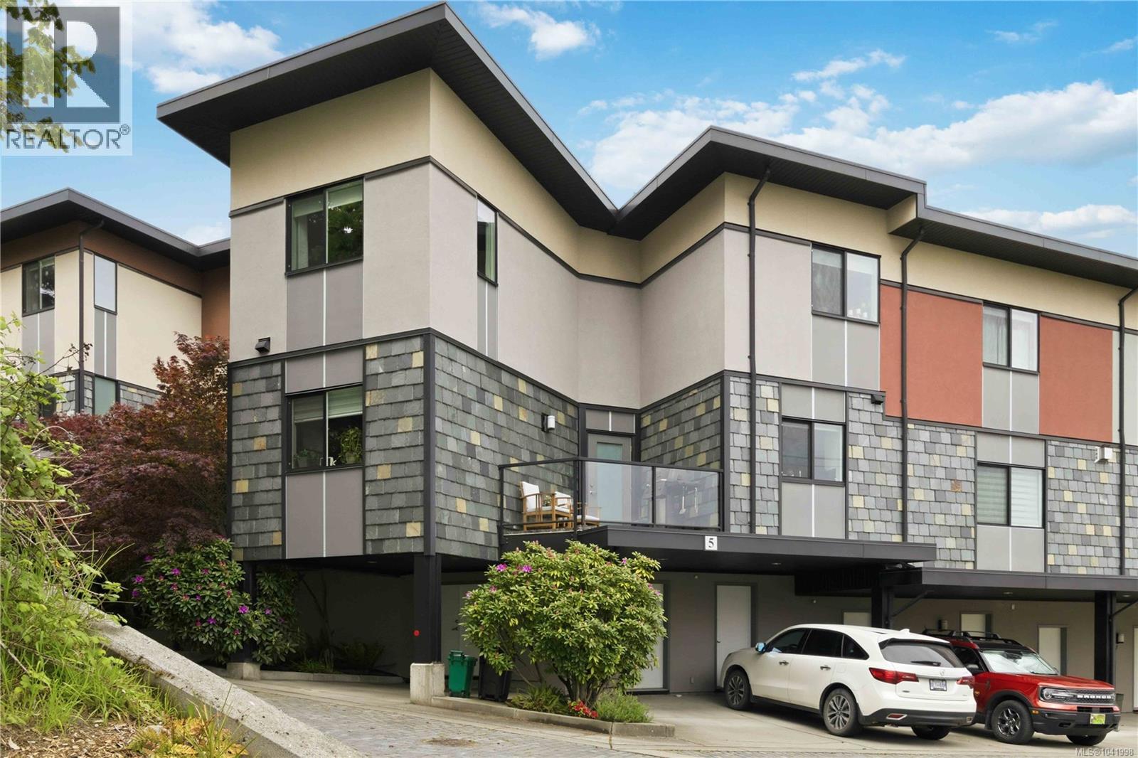 #5 2321 Island View Rd - 2