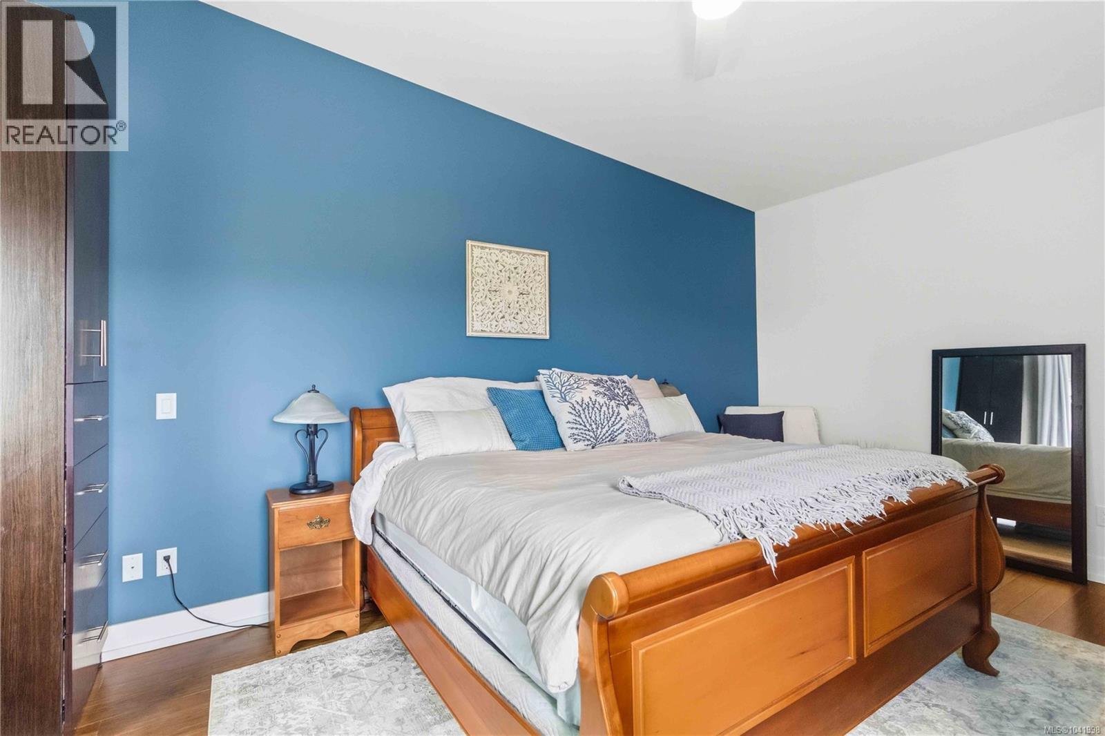 #5 2321 Island View Rd - 21