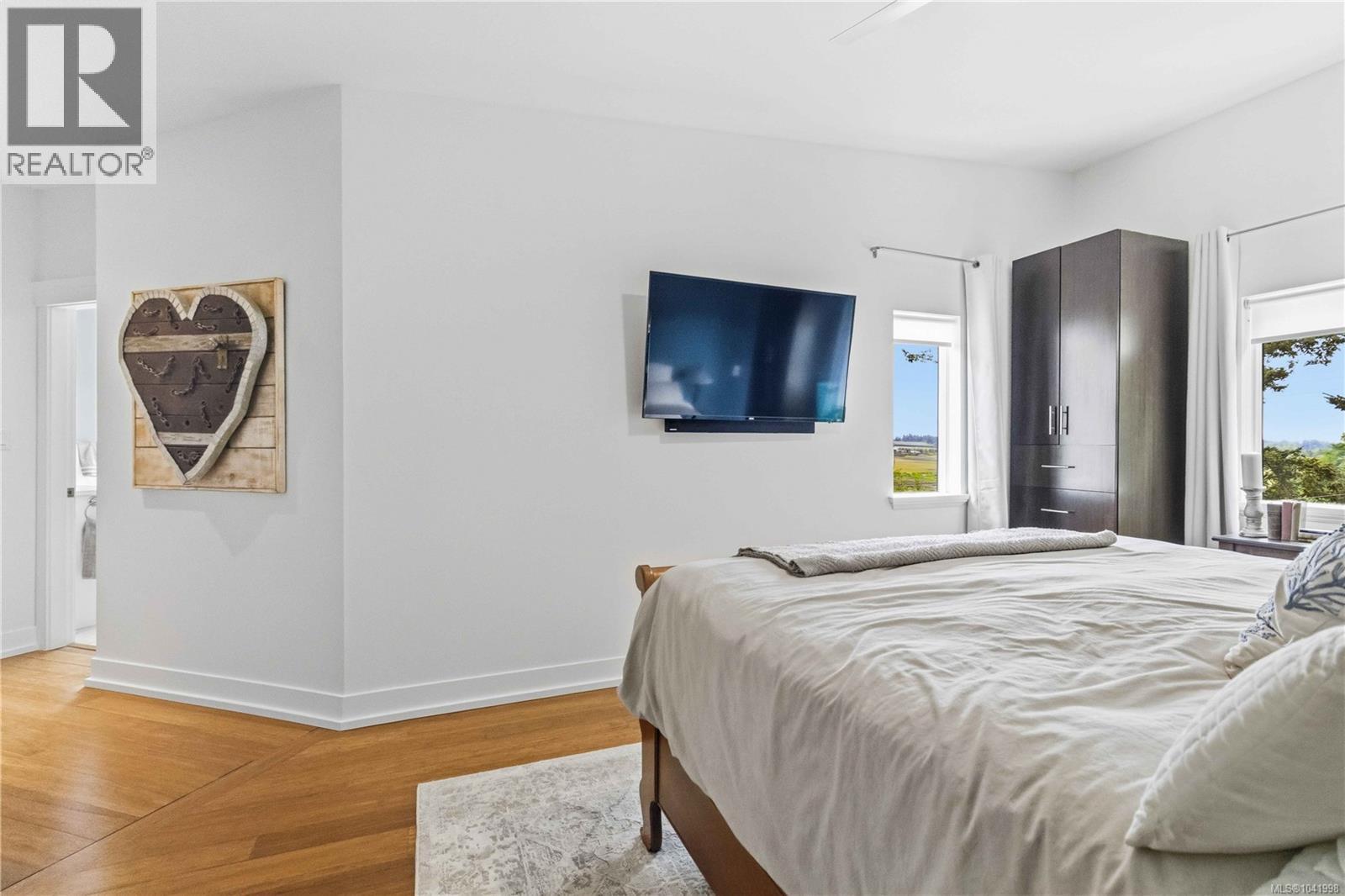#5 2321 Island View Rd - 22