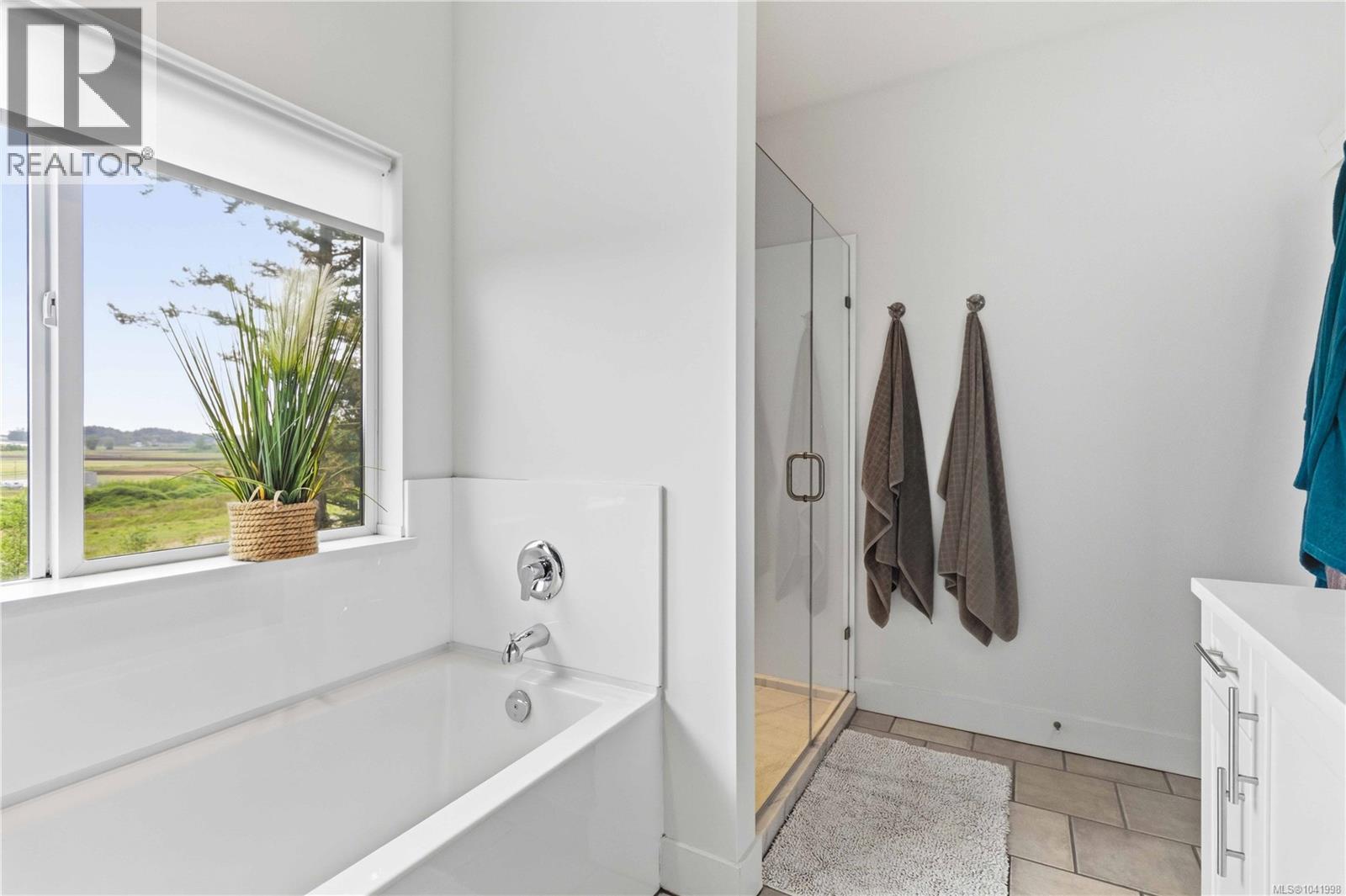 #5 2321 Island View Rd - 24