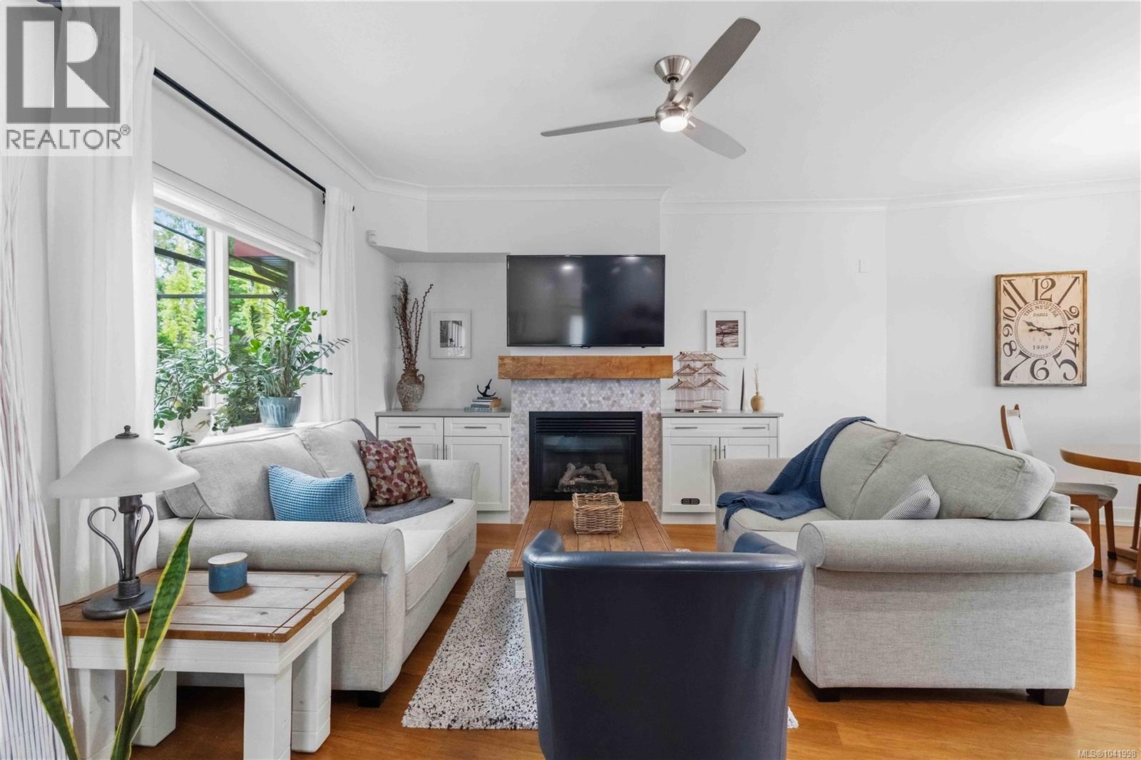 #5 2321 Island View Rd - 4