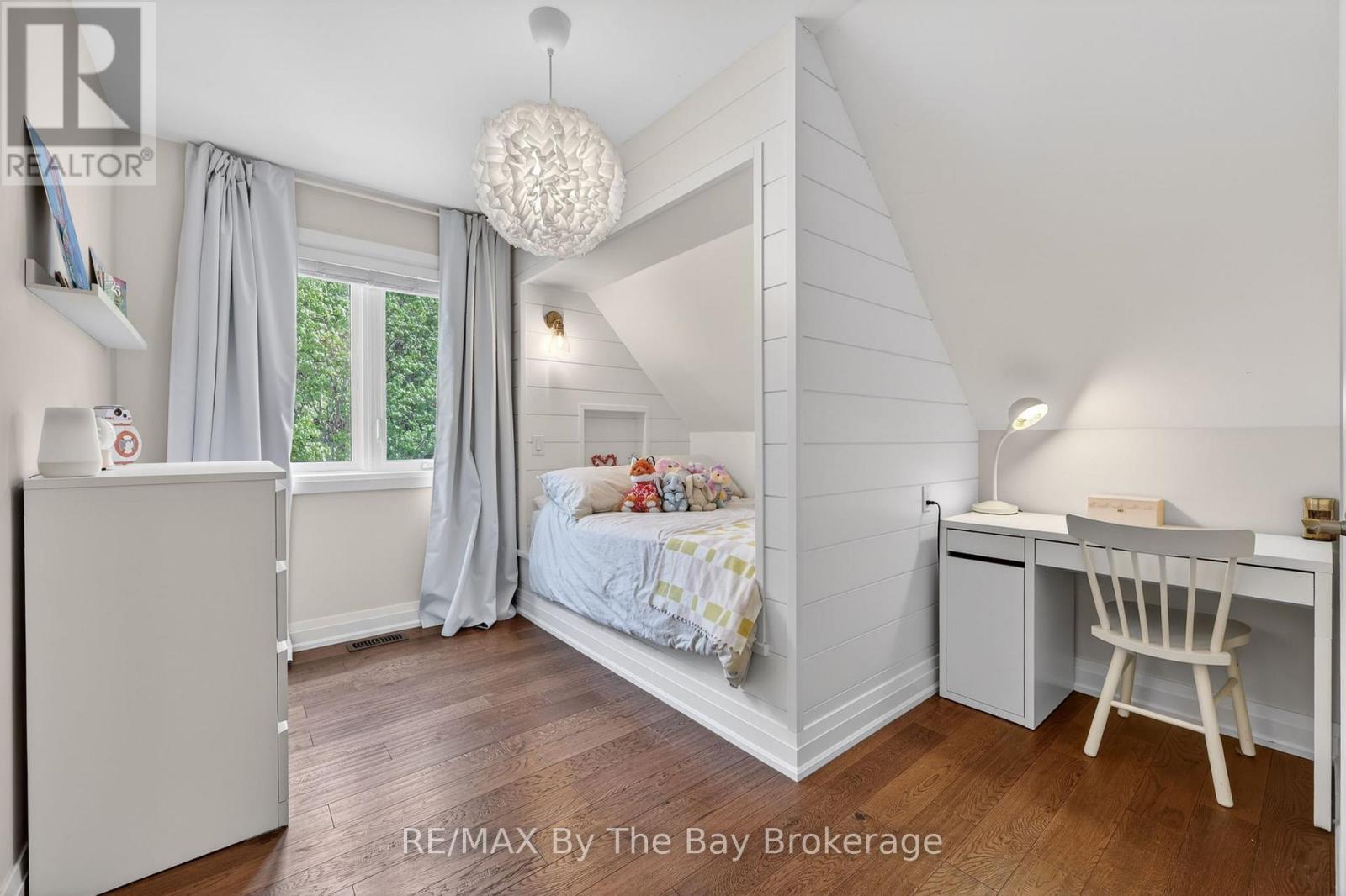 17 ELIZABETH AVENUE - 22