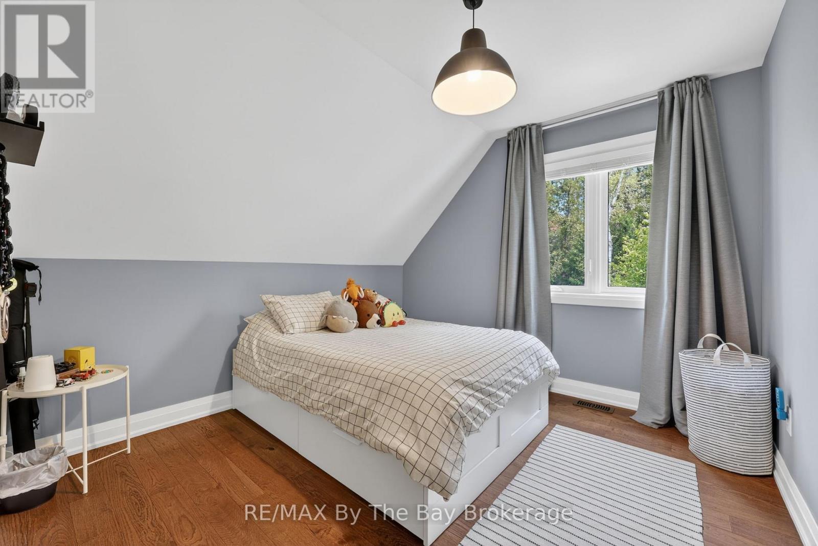 17 ELIZABETH AVENUE - 25