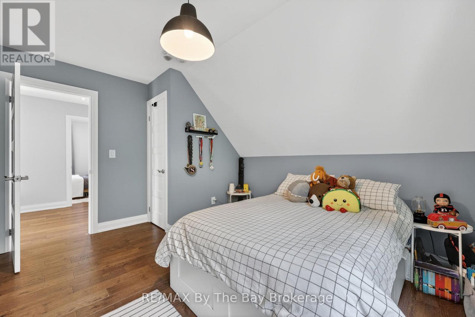 17 ELIZABETH AVENUE - 26