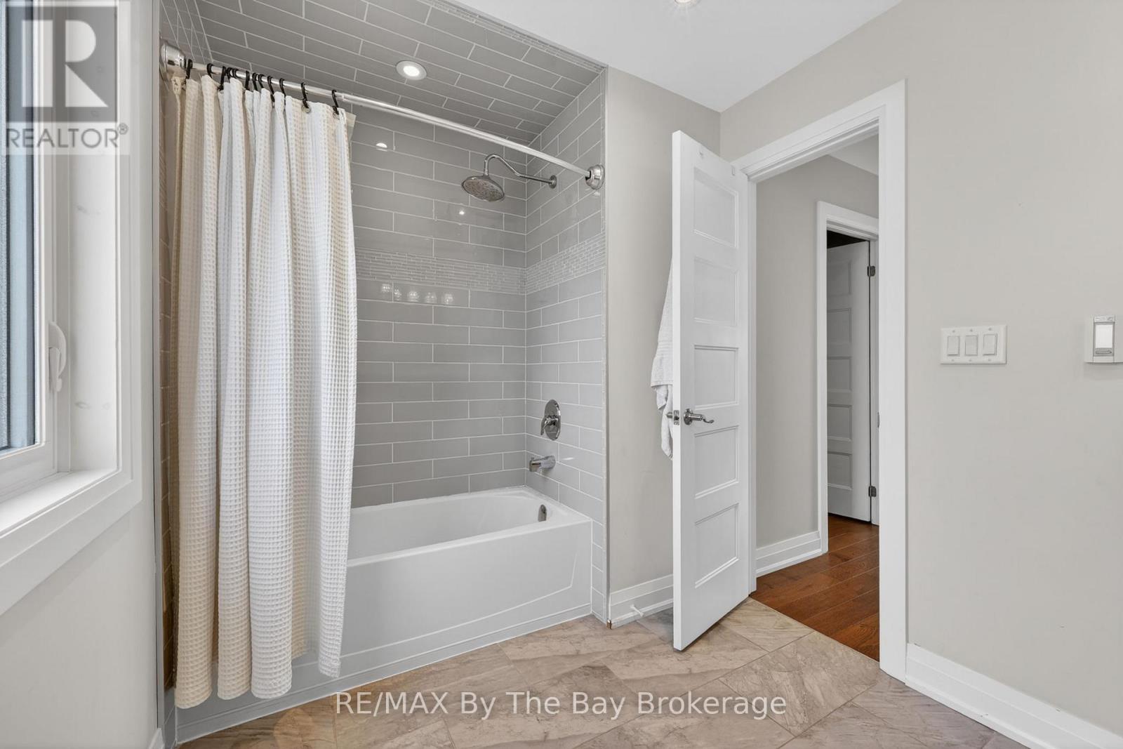 17 ELIZABETH AVENUE - 28