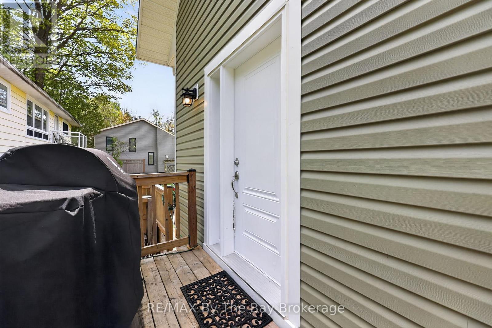 17 ELIZABETH AVENUE - 34
