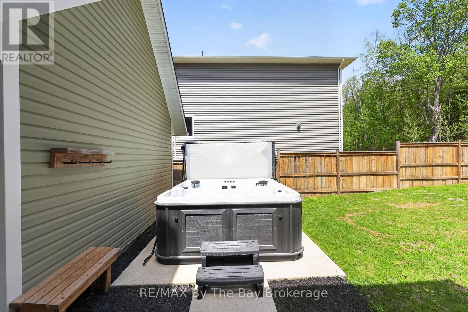 17 ELIZABETH AVENUE - 38