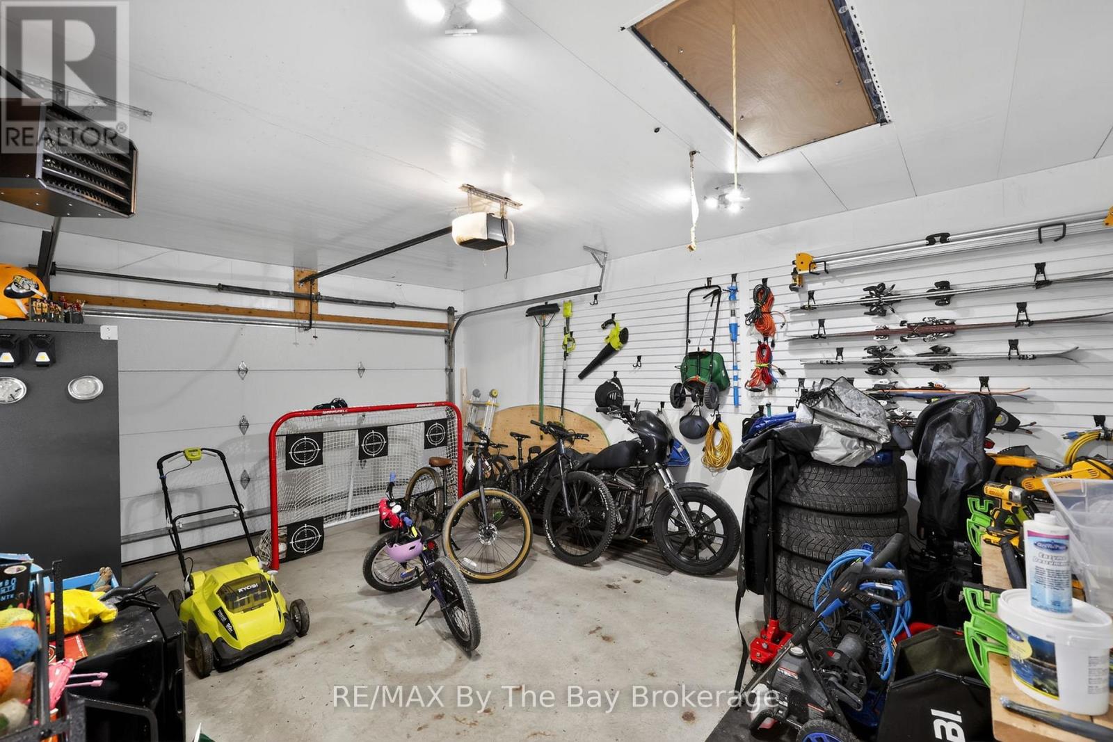 17 ELIZABETH AVENUE - 40