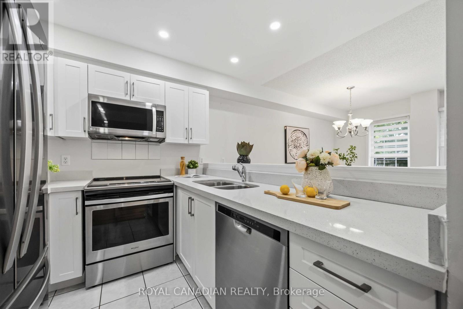 137 STOKELY CRESCENT - 22