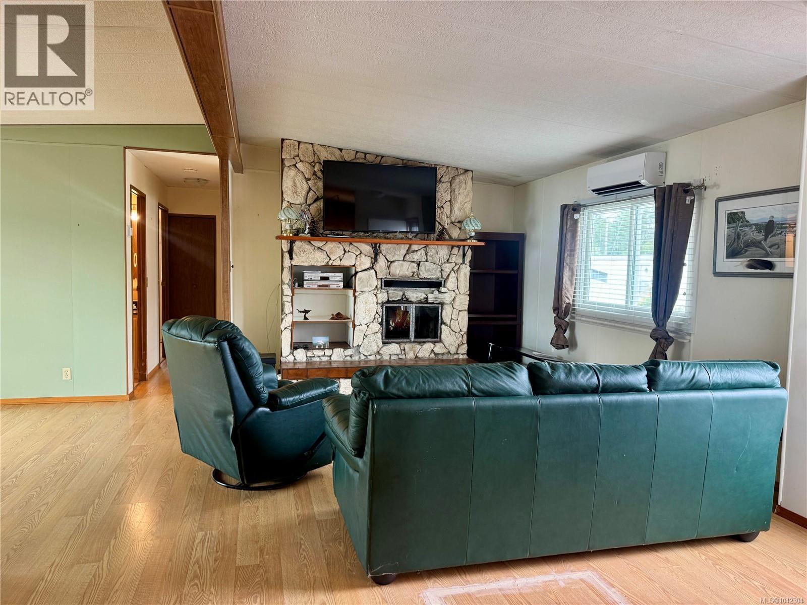 #34 1240 Wilkinson Rd - Image 2