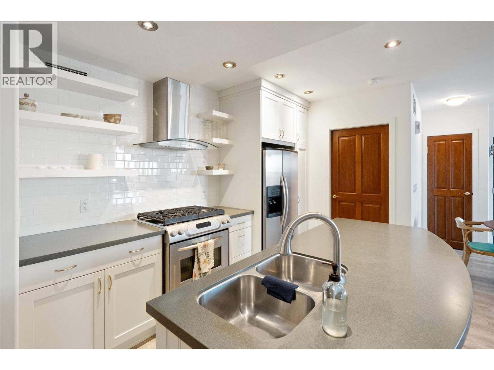 #103 250 MARINA Way - 9