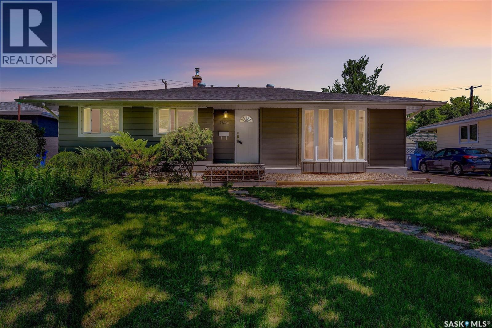 1830 Cowan CRESCENT - 1